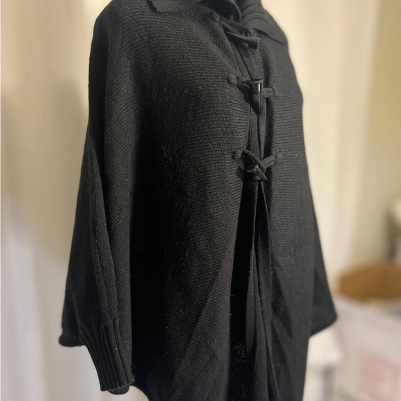 Denver Hayes Classic Black Women's Cape - Picture 4 of 7